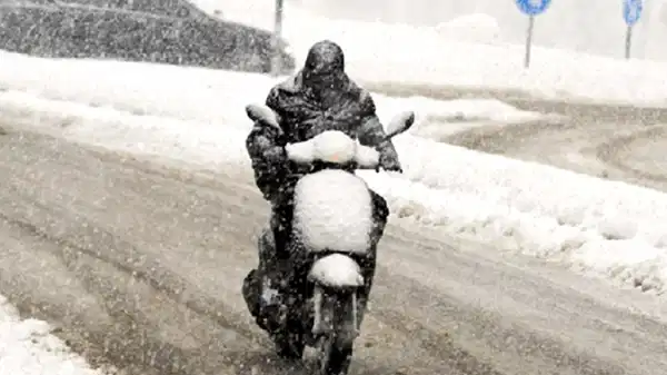 Son Dakika… İstanbul’da kar yağışı nedeniyle kurye ve ağır yaşıtlara trafik yasağı!