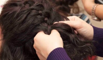 Sosyal medyadaki ‘saç örme’ akımına katılan hemşire gözaltına alındı