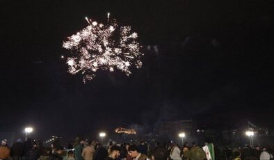 Suriyeliler Emevi Meydanı’nda 2026’ya coşkuyla girdi