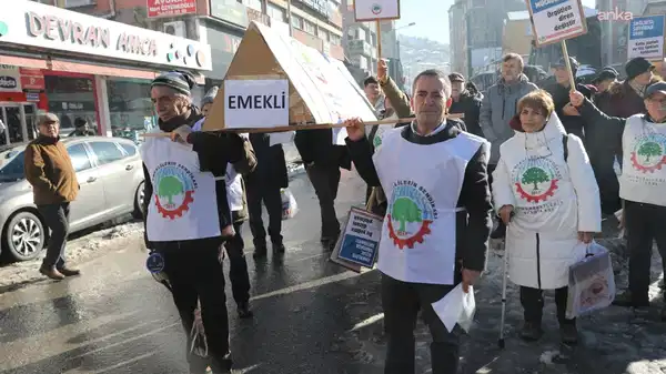 ‘Tabutla’ meydana çıktılar: ‘Emeklilik sefalete sürüklendi!’