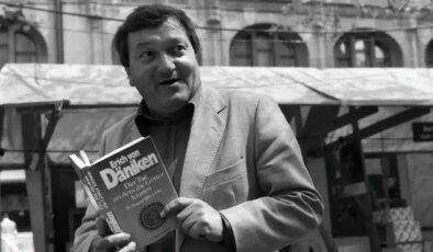 ‘Tanrıların Arabaları’ kitabının yazarı Erich von Däniken hayatını kaybetti