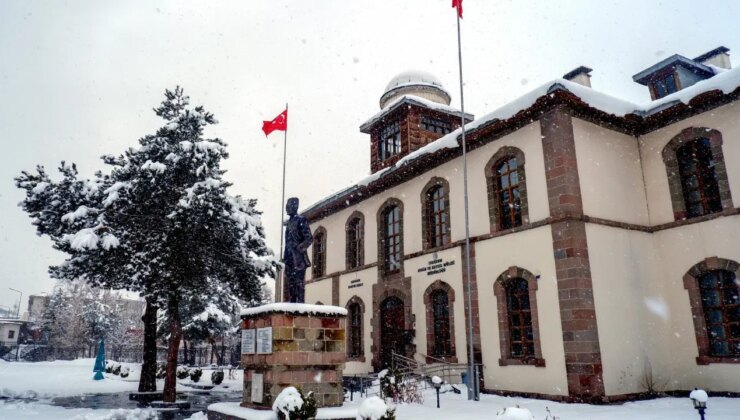 Tarihi Erzurum Kongre Binası ziyarete kapatıldı