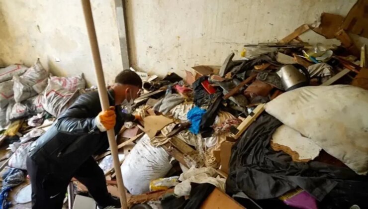 Tarsus’ta ‘çöp ev’ operasyonu: 28 kamyon atık çıktı