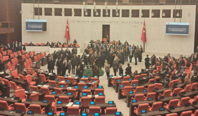 TBMM’de emekli aylığı görüşmeleri sırasında ‘yoklama krizi’… Olmayan AKP’li vekil adına oy kullanıldı!: ‘Ahlaksızlıktır!’