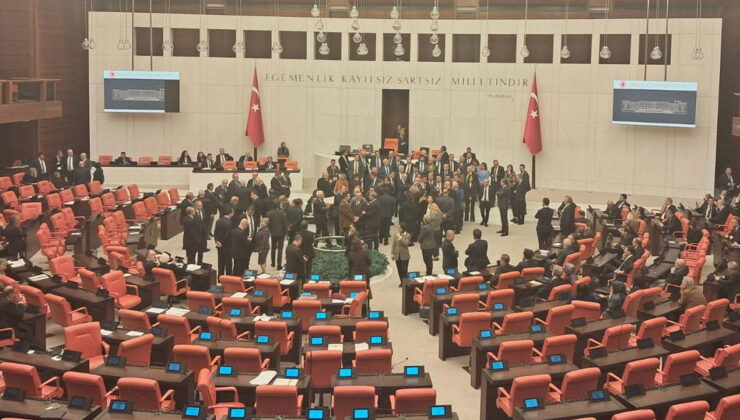 TBMM’de emekli aylığı görüşmeleri sırasında ‘yoklama krizi’… Olmayan AKP’li vekil adına oy kullanıldı!: ‘Ahlaksızlıktır!’