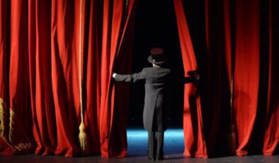 TDT ‘Alice Harikalar Diyarında’ adlı çocuk oyununu sahnelemeyi sürdürüyor