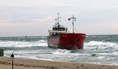 Tekirdağ’da fırtına; yük gemisi karaya oturdu