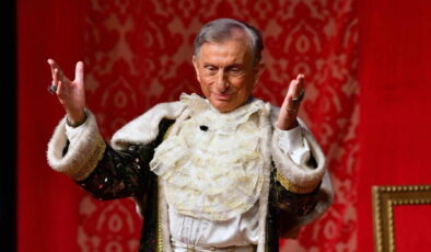 Tiyatro tarihimize bir armağandı