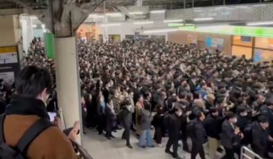 Tokyo’da elektrik kesintisi: Binler metro istasyonunda mahsur kaldı