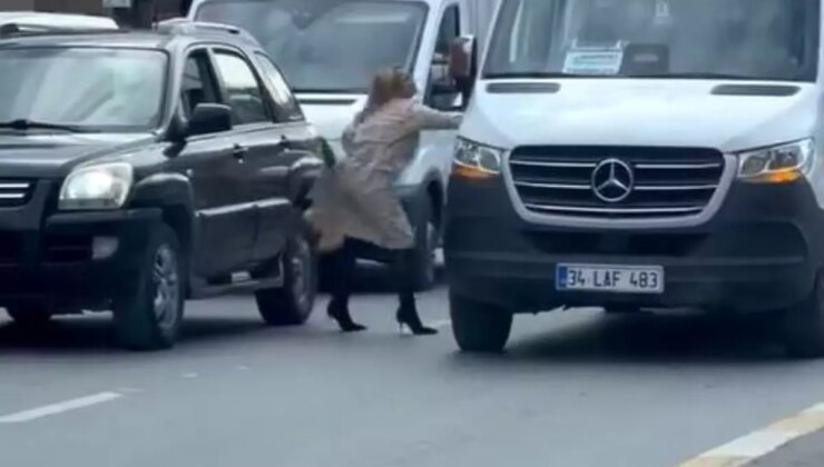 Topuklu ayakkabısıyla aracından inip servistekilere saldırdı