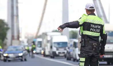 Trafikte yeni dönem resmen başlıyor: Aracından inenin ehliyetine el konulacak!