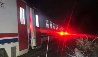 Tren lokomotifi raydan çıkmıştı: 13 saat sonra yerine oturtuldu!
