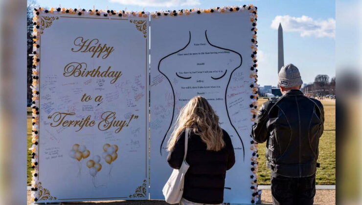 Trump’ın adının geçtiği Epstein doğum günü notu dev afişe dönüştü