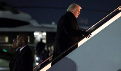 Trump’ın arızalanan uçağı havalandıktan kısa süre sonra Washington’a döndü