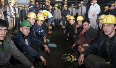 TTK’lı madenciler promosyon eşitsizliğine baretli eylemle tepki gösterdi