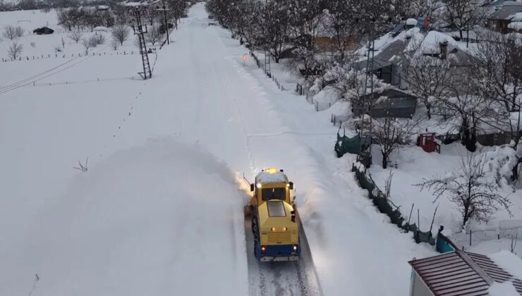 Tunceli’de beyaz esaret: Kar kalınlığı 2 metreyi aştı, 27 köy yolu kapalı