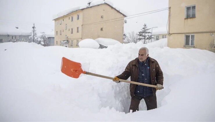 Tunceli’de kar yağışı hayatı durma noktasına getirdi… ‘Artık yeter, biraz dursun’