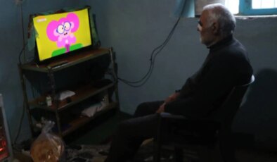 Tuvalet ve banyosu olmayan tek odalı evde yaşam mücadelesi veriyor