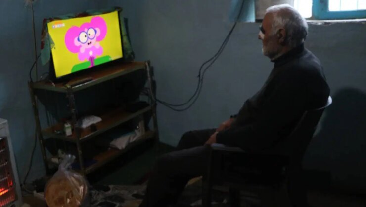 Tuvalet ve banyosu olmayan tek odalı evde yaşam mücadelesi veriyor