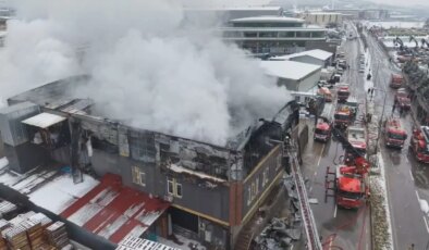 Tuzla’da çakmak üretim fabrikasında yangın! Ekipler müdahale ediyor