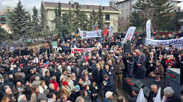 Uğur Mumcu, Ankara Karlı Sokak’taki evinin önünde ‘türkülerle’ anıldı