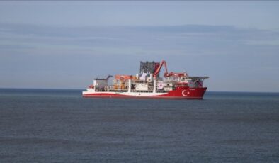 Ultra derin deniz sondaj gemisi ‘Yıldırım’ Filyos Limanı’nda