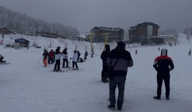 Uludağ beyaza büründü: Kar kalınlığı 60 santimetreyi aştı