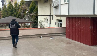 Uşak’ta çatıdan düşen adam hayatını kaybetti