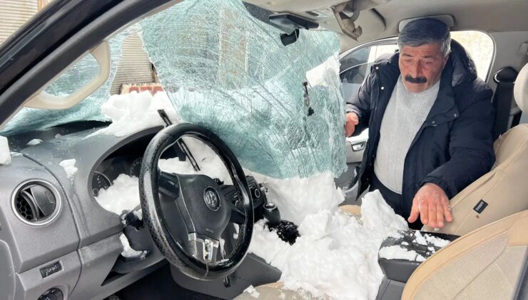 Üst geçitte biriken kar kütlesi, aracın üzerine düştü: 1 yaralı