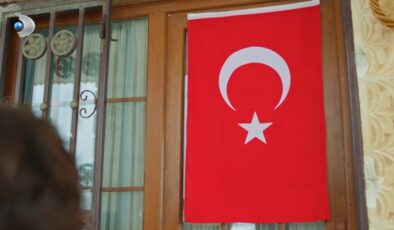 Uzak Şehir’den ince ‘Bayrak’ mesajı