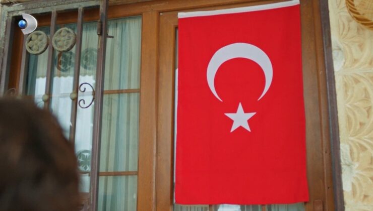 Uzak Şehir’den ince ‘Bayrak’ mesajı