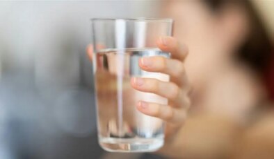Uzmanı açıkladı: Yaşınıza göre ne kadar su içmelisiniz?