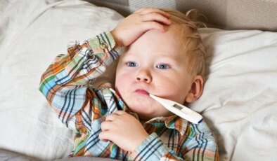 Uzmanından kritik uyarı: ‘Çocuğunuzun ateşi var diye hemen ilaca sarılmayın’