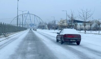 Van, Bitlis, Muş ve Hakkari’de kar esareti: 1011 yerleşim yerine ulaşım sağlanamıyor!