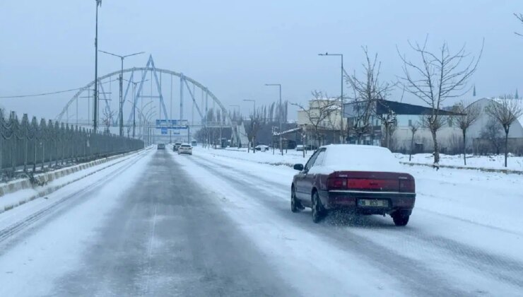 Van, Bitlis, Muş ve Hakkari’de kar esareti: 1011 yerleşim yerine ulaşım sağlanamıyor!