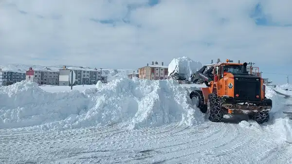 Van, Bitlis ve Hakkari’de 157 yerleşim yerinin yolu kapalı!