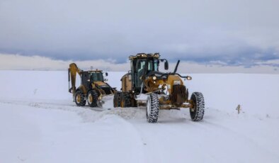 Van’da 230 yerleşim yerinin yolu ulaşıma açıldı!