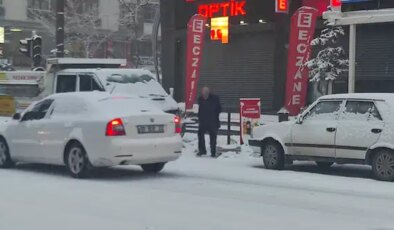 Van’da beyaz esaret: 296 yerleşim yeri ulaşıma kapandı