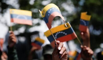 Venezuela, ABD’nin müdahalesinde ölen askerler için yas ilan etti
