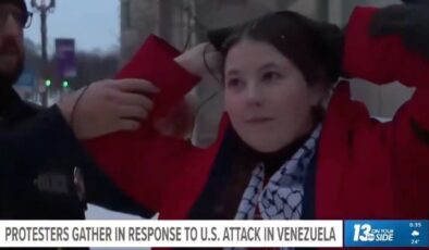 Venezuela konusunda Trump’ı eleştiren aktivist röportaj sırasında tutuklandı