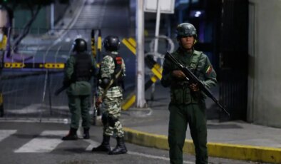 Venezuela’da başkanlık sarayı çevresinde silah sesleri