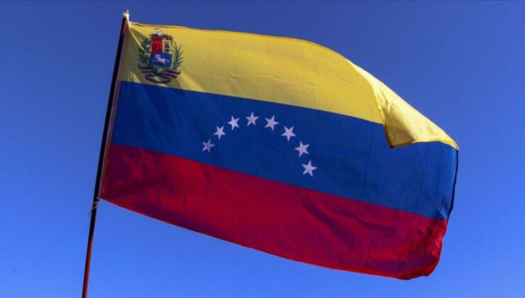 Venezuela’da başkanlık sarayı çevresinde silah sesleri duyuldu