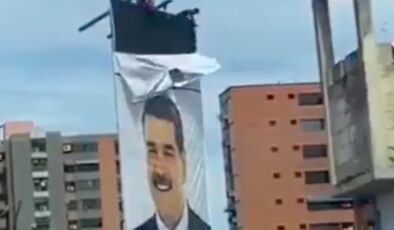 Venezuela’da Maduro’ya ait posterler indirildi