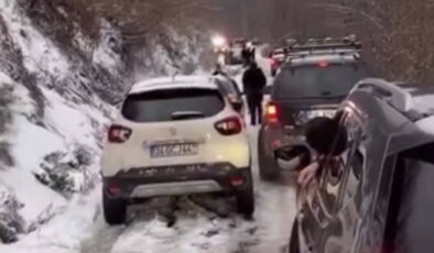 Yalova’da kar yağışı: 35 kişi mahsur kaldı!