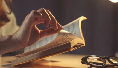 Yayınevinin ‘telif ödemesi ‘terör faaliyeti’ sayıldı: Kor Kitap temsilcisine ev hapsi