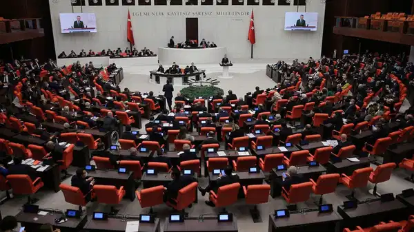 Yeni Yol ile CHP’nin emeklilerin maaş durumu ve yaşam standartlarının araştırılması önerisi AKP ve MHP’nin oylarıyla reddedildi