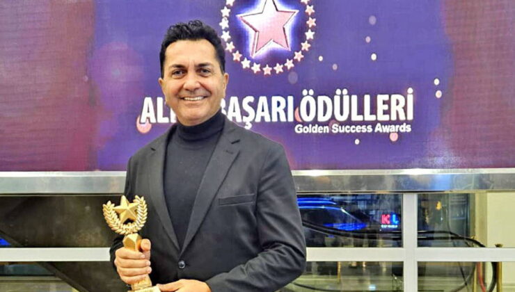 ’Yılın En İyi Bestecisi’ ödülünü aldı, Çeşme’ye adadı