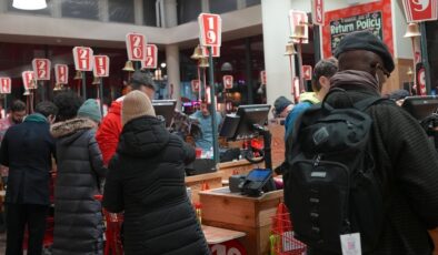 Yoğun kar ve dondurucu soğuk beklenen ABD’de süpermarketler boşaldı