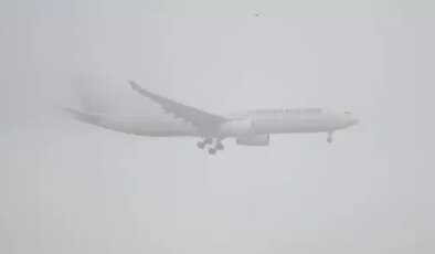 Yoğun sis etkili oldu: Uçak seferi iptal edildi