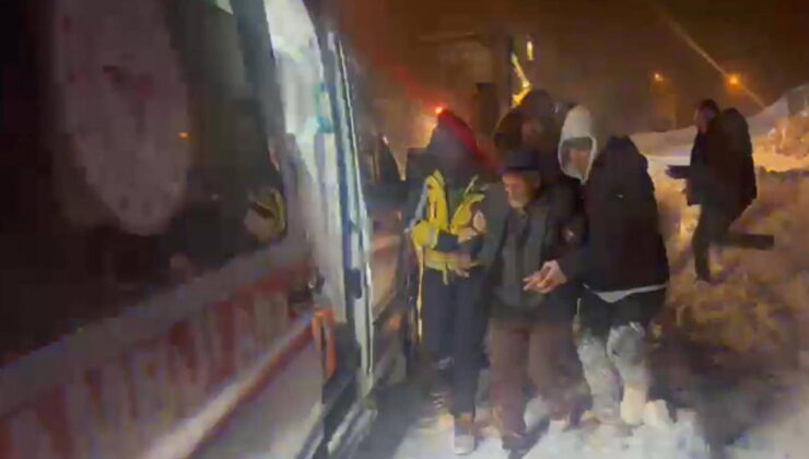 Yolu kapalı köyde rahatsızlandı: 3 saatlik çalışmayla hastaneye ulaştırıldı